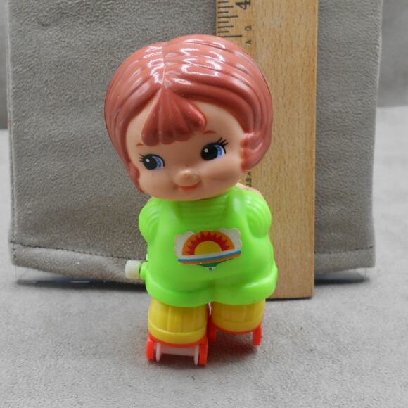 Vintage 1979 TOMY Kid-A-Longs Kids Baby Girl on Roller Skates Wind-up WORKs - Picture 3 of 7